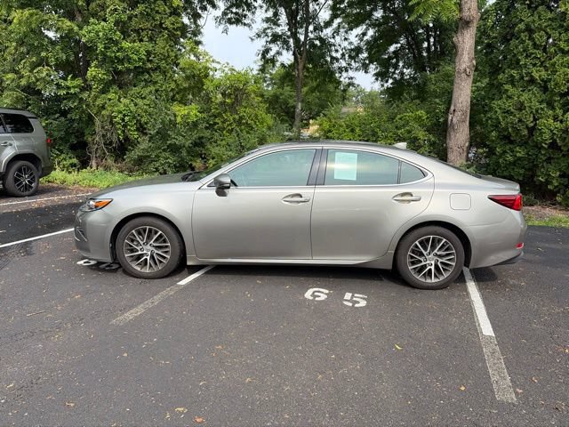 Used 2016 Lexus ES 350 w/ Premium Package w/Wood Trim FWD image 8