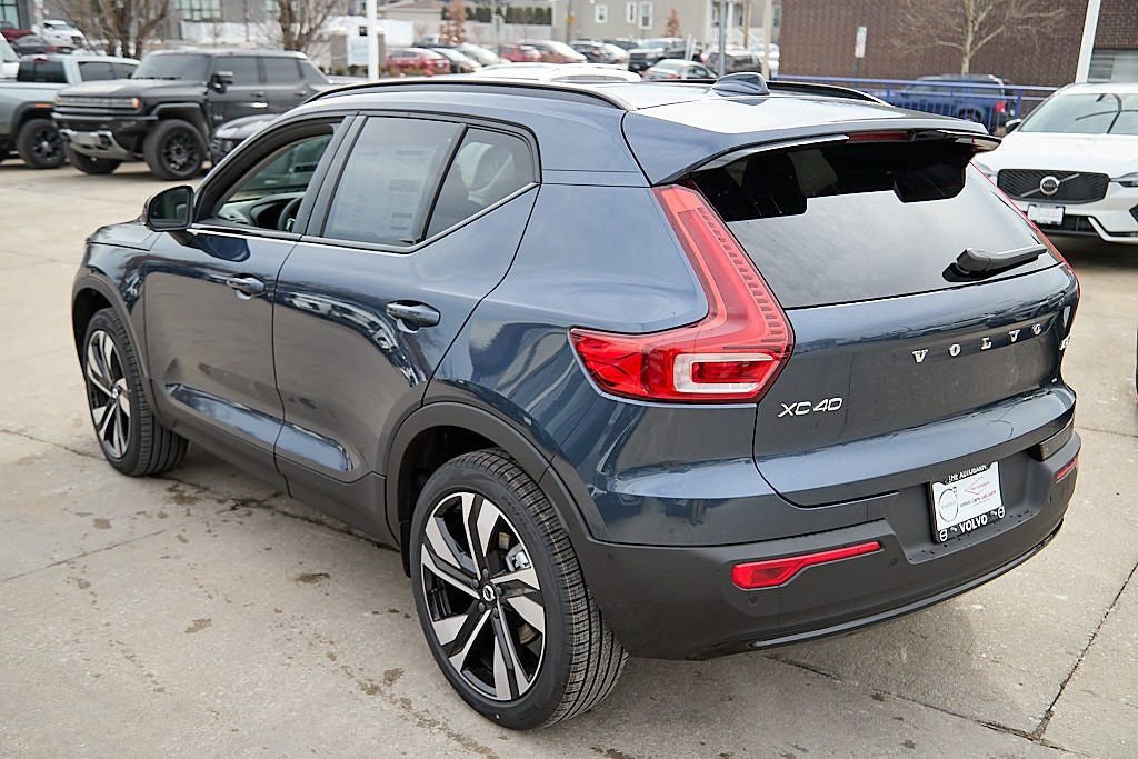 New 2026 Volvo XC40 B5 Plus w/ Protection Package Premier image 7