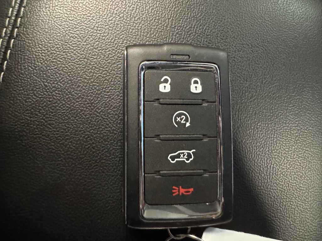 Used 2025 Jeep Grand Cherokee Laredo X w/ Luxury Tech Group I AWD/4WD image 15