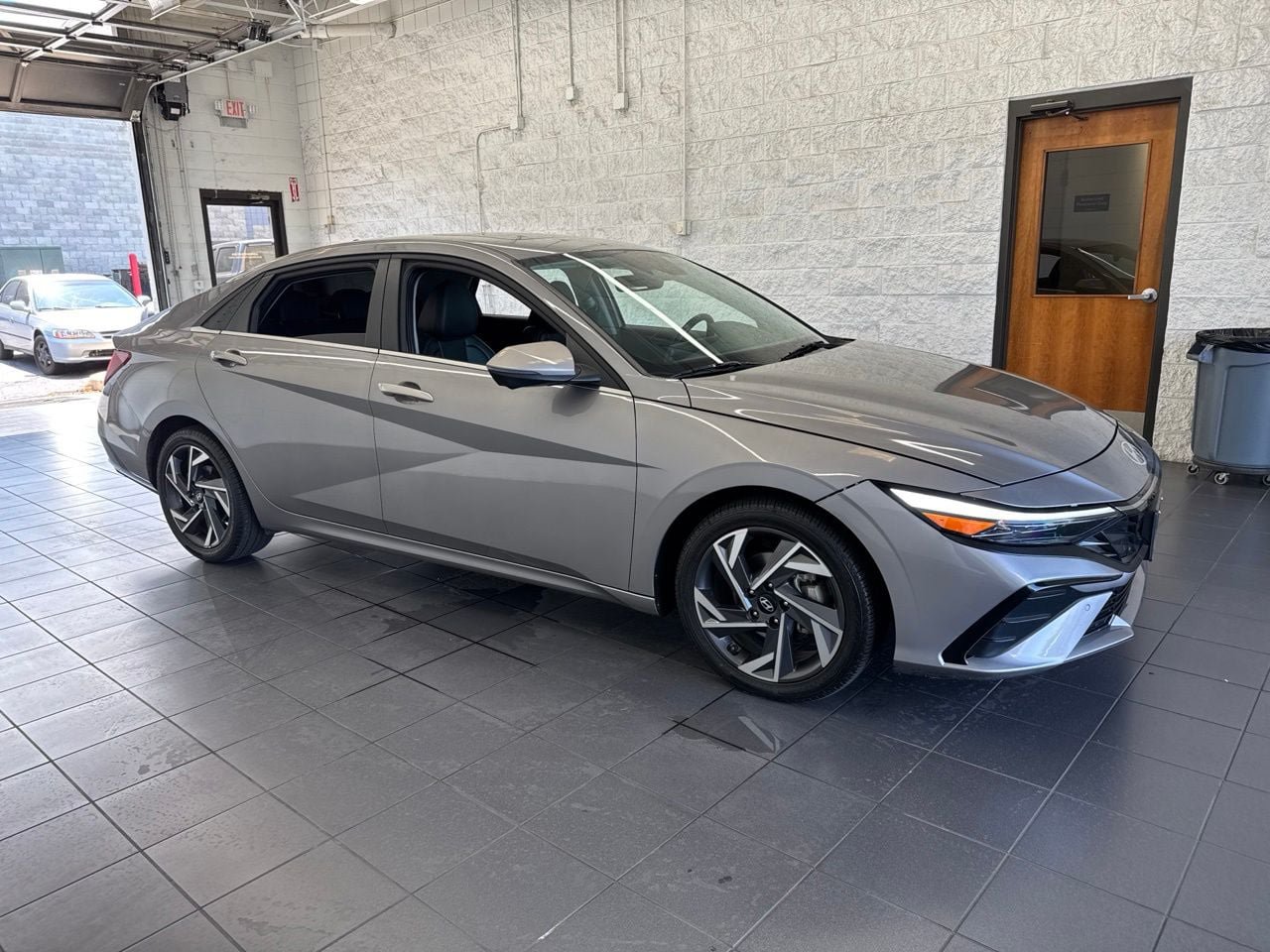 Used 2024 Hyundai Elantra Limited FWD image 1