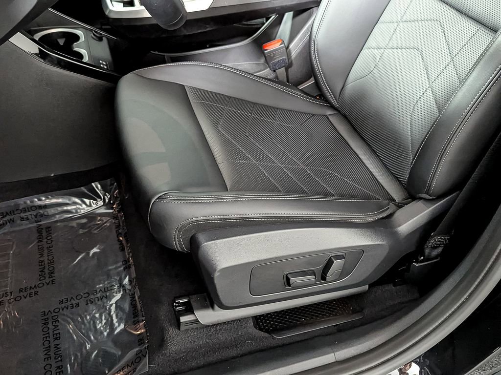 Used 2025 BMW X1 xDrive28i w/ Technology Package image 17