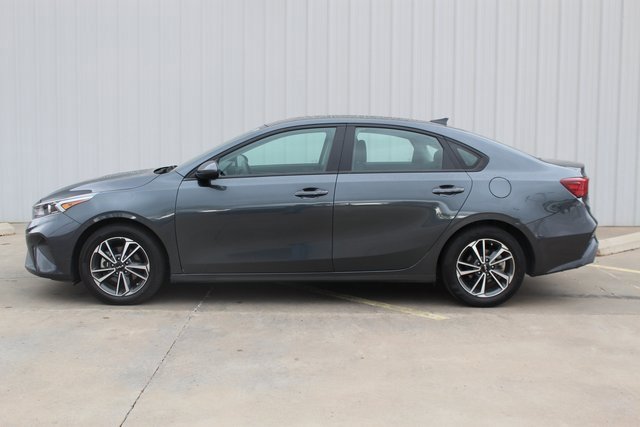 Used 2023 Kia Forte LXS image 2