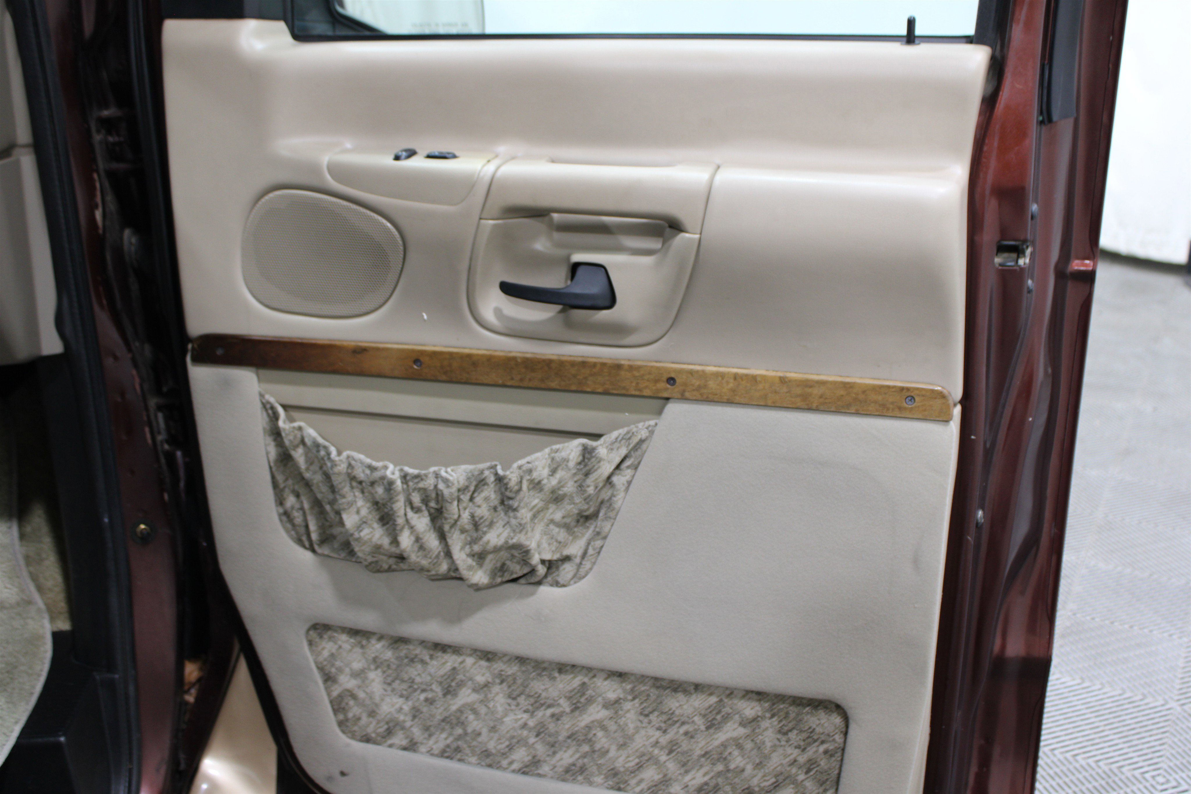 Used 2000 Ford E-150 and Econoline 150 Recreational Mark III image 34