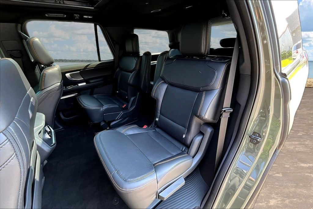 Used 2025 Ford Expedition Tremor AWD/4WD image 24