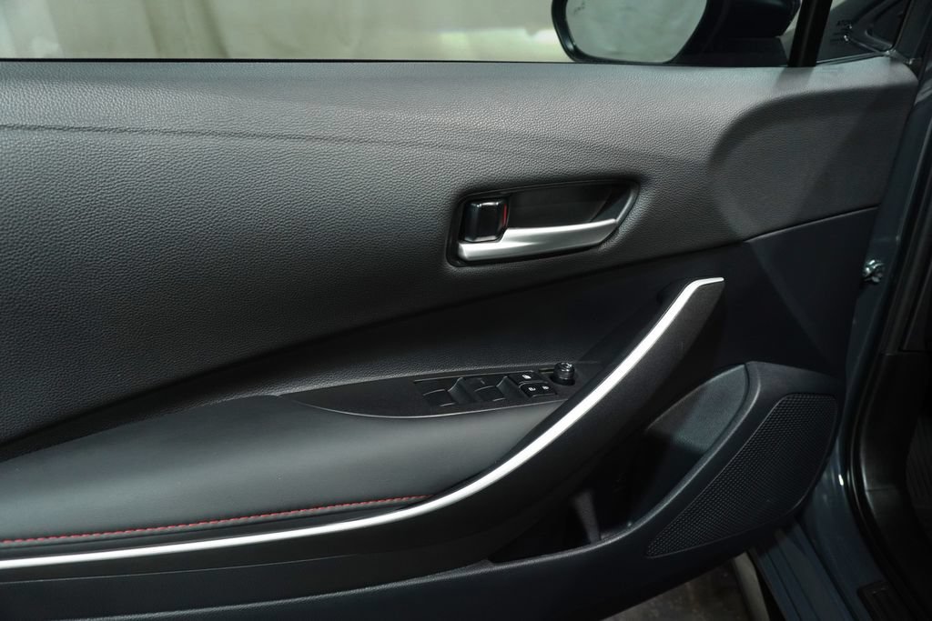 Used 2025 Toyota Corolla SE w/ SE Premium Package FWD image 23