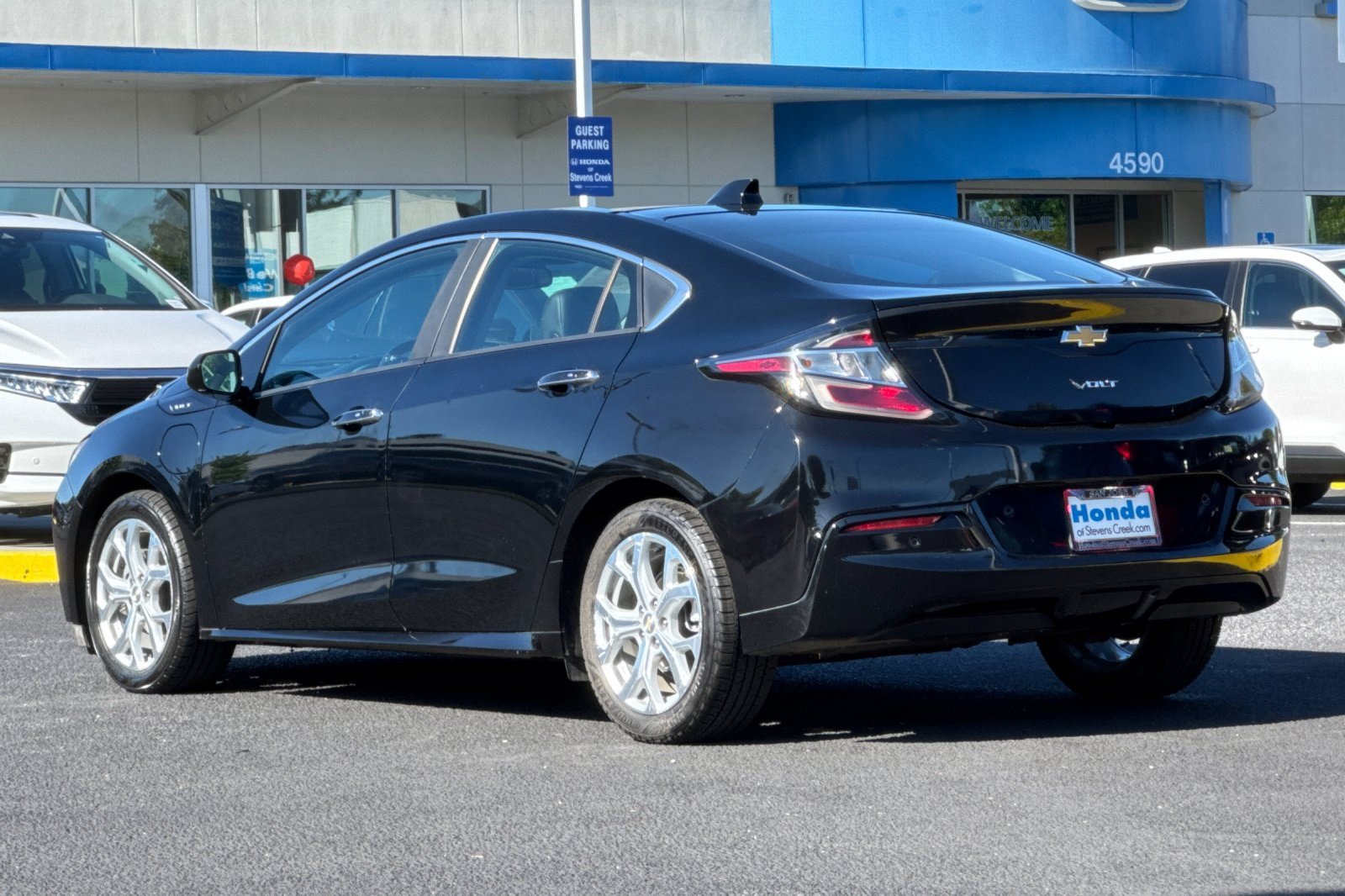 Used 2018 Chevrolet Volt Premier w/ Driver Confidence Package FWD image 3