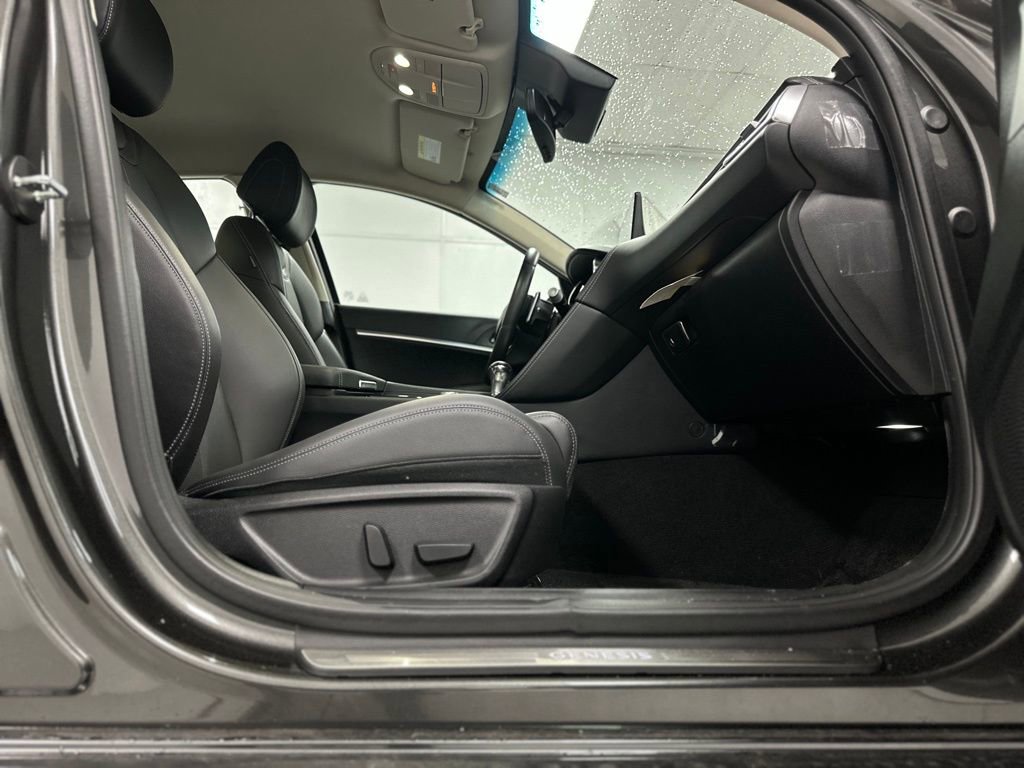 Used 2025 Genesis G70 2.5T image 23