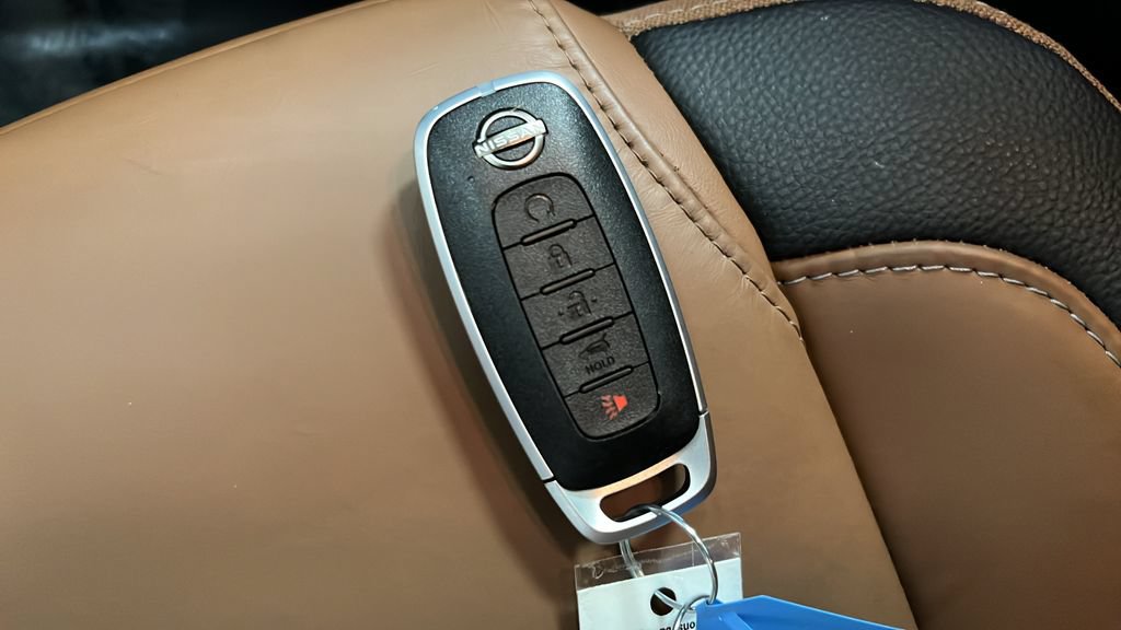 Used 2025 Nissan Pathfinder Platinum AWD/4WD image 41