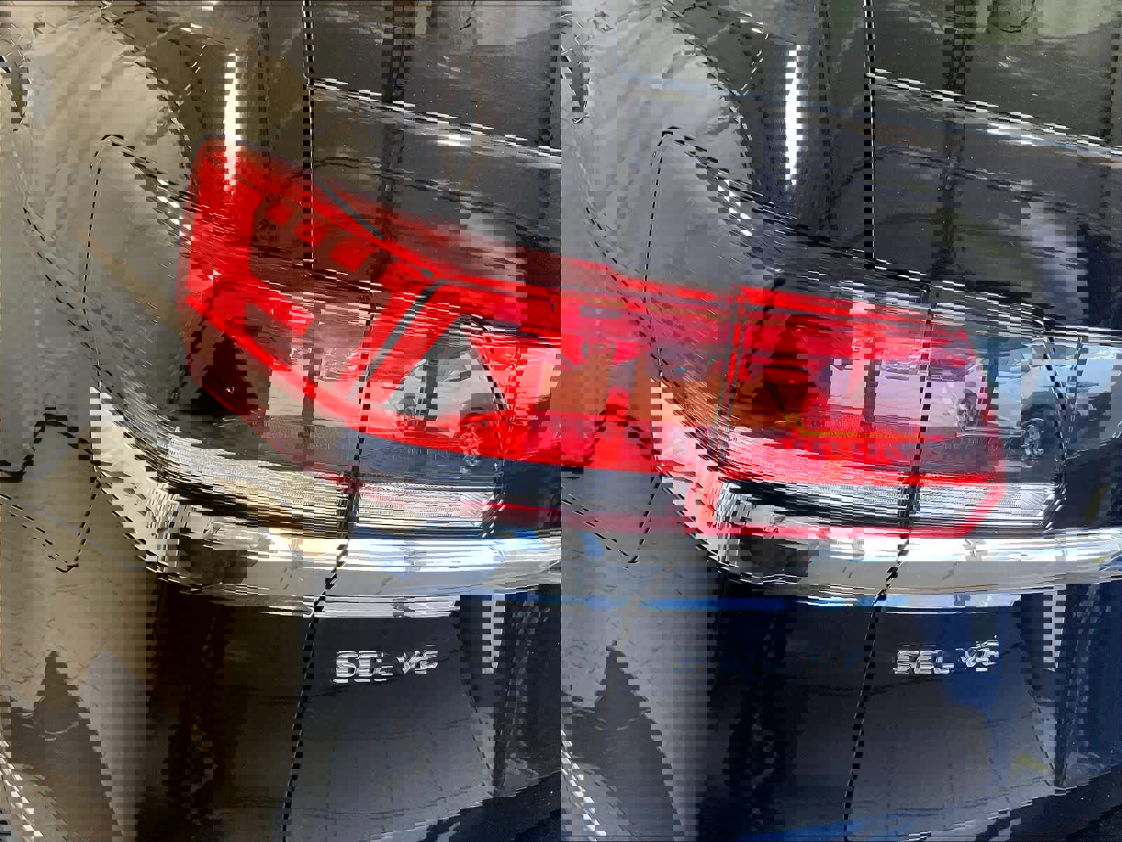 Used 2023 Volkswagen Atlas SEL image 34