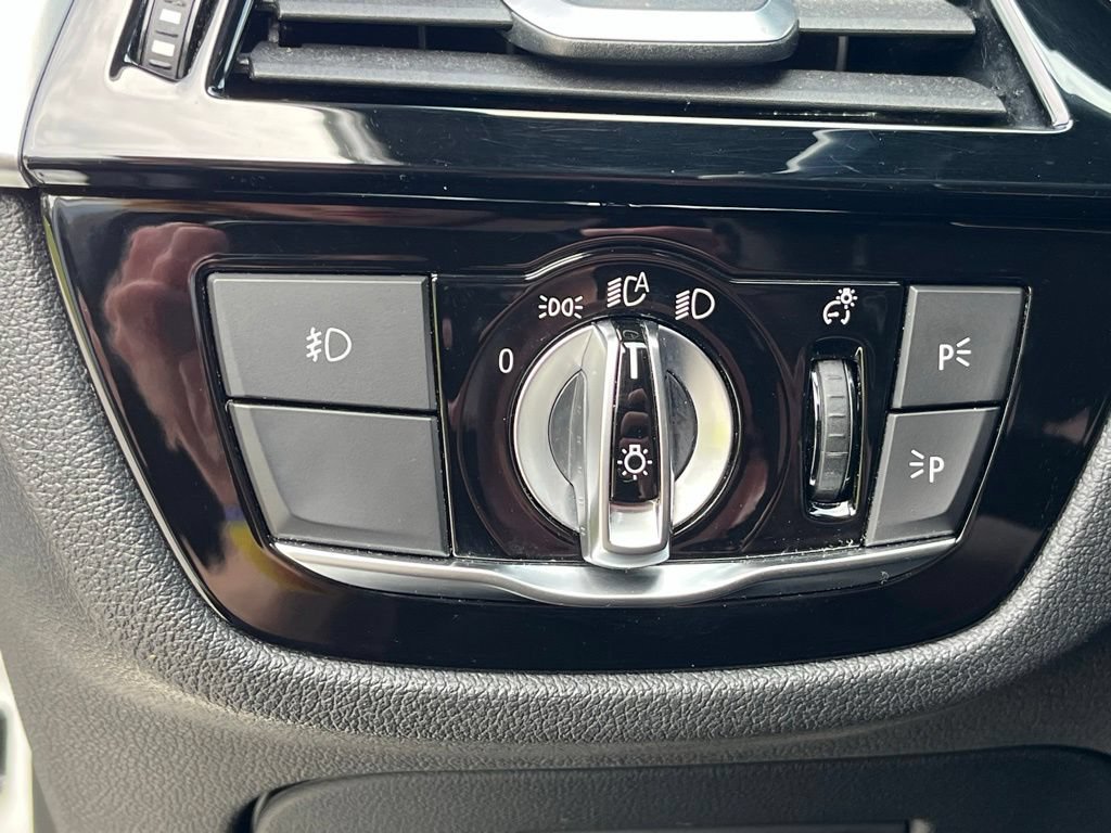 Used 2018 BMW 530i xDrive AWD/4WD image 32