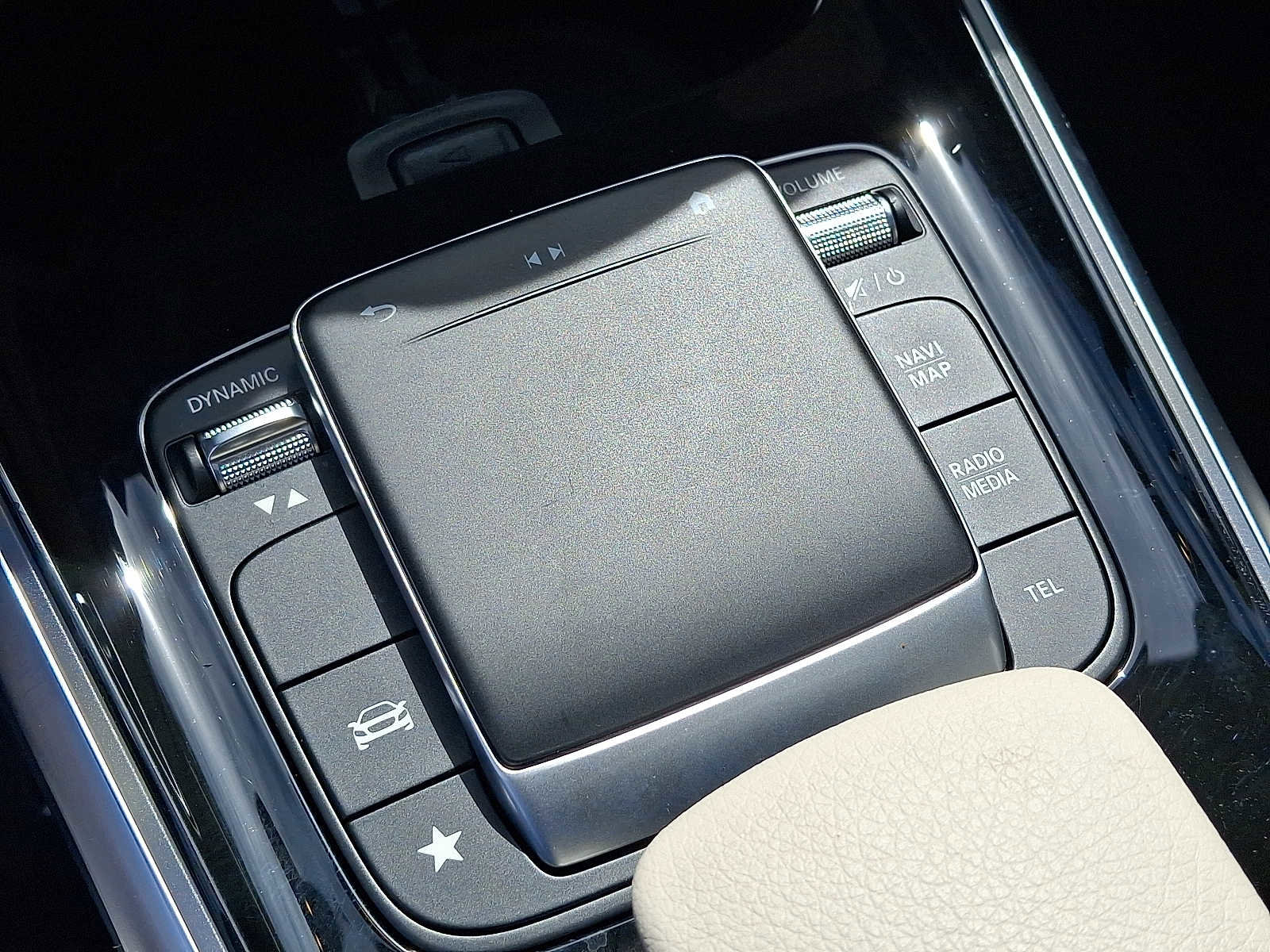 Used 2022 Mercedes-Benz GLB 250 4MATIC image 26
