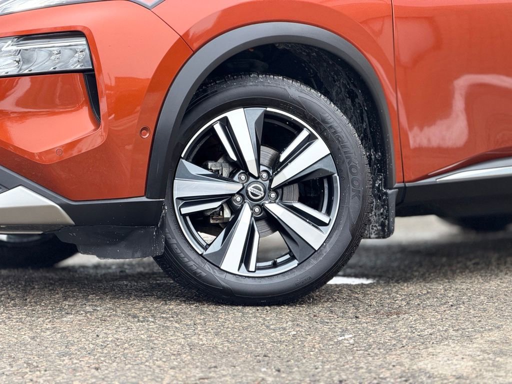 Used 2021 Nissan Rogue Platinum image 2