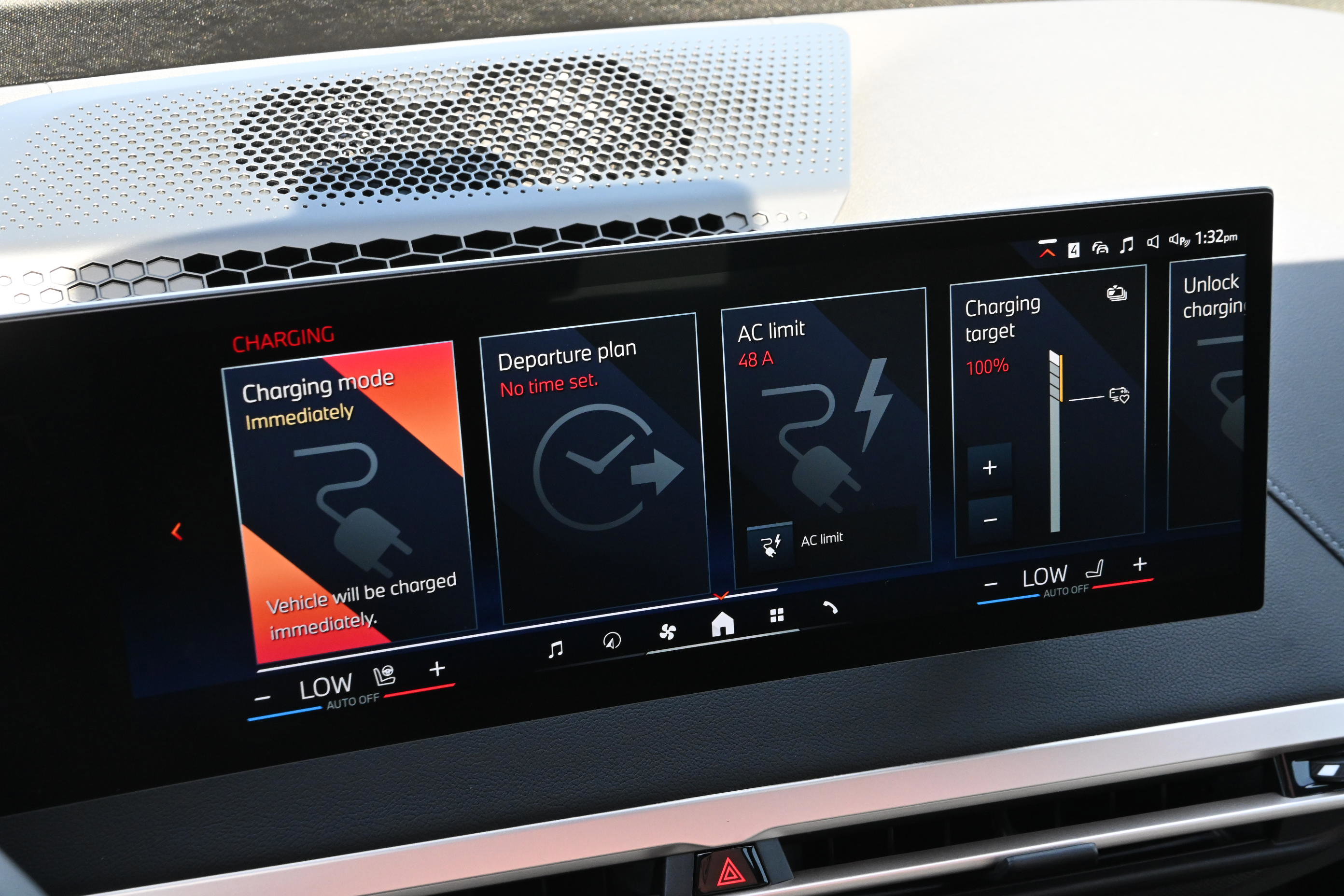 New 2026 BMW iX xDrive60 w/ Premium Package image 29