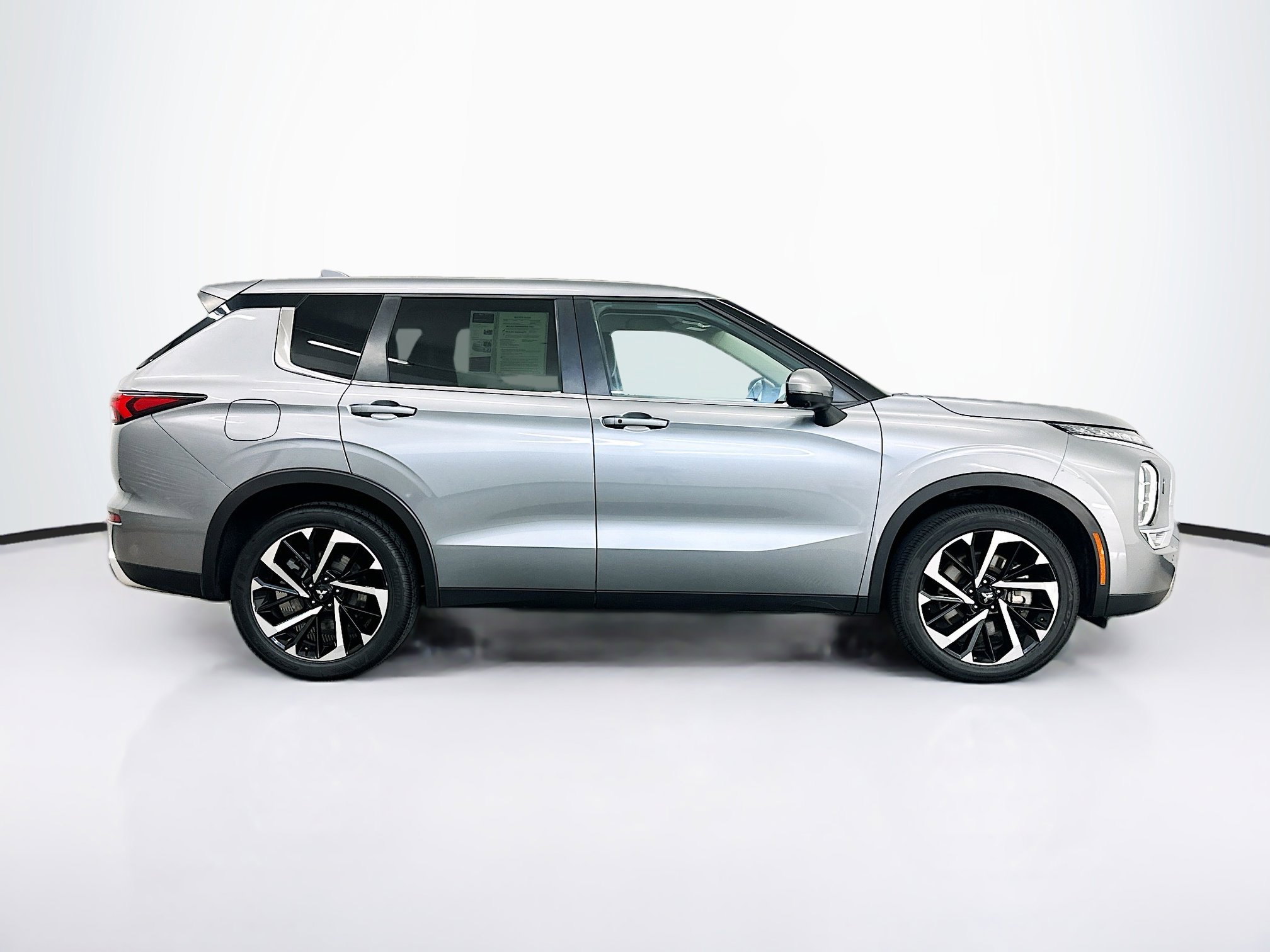 Used 2024 Mitsubishi Outlander SE AWD/4WD image 10