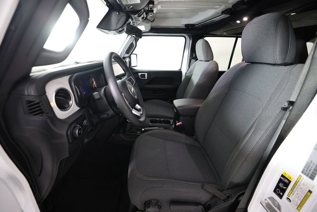 Used 2026 Jeep Wrangler Unlimited Sahara AWD/4WD image 14