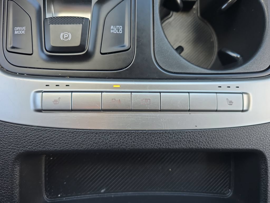 Used 2025 Kia Carnival FWD image 31