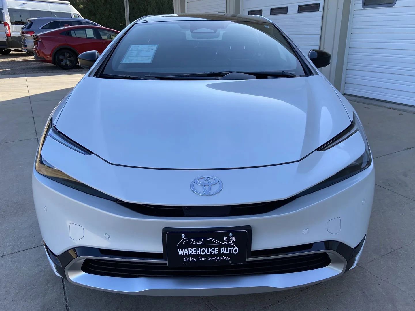 Used 2025 Toyota Prius Plug-In Hybrid image 3