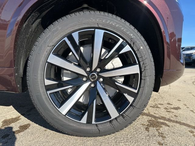 New 2026 Volvo XC90 B5 Core w/ Protection Package Premier image 9