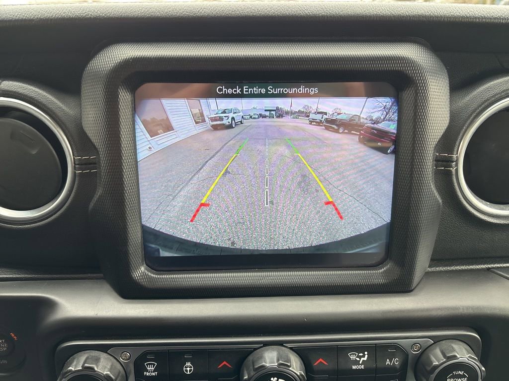 Used 2018 Jeep Wrangler Unlimited Sahara w/ Uconnect 4C Nav & Sound Group image 24