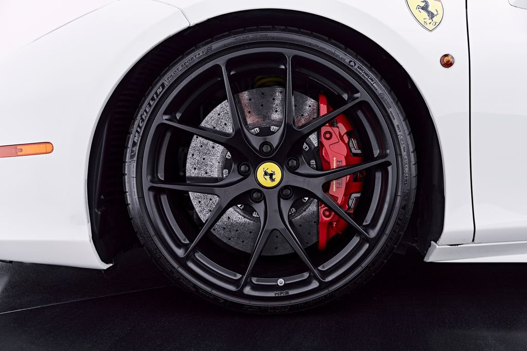 Used 2018 Ferrari 488 GTB RWD image 3