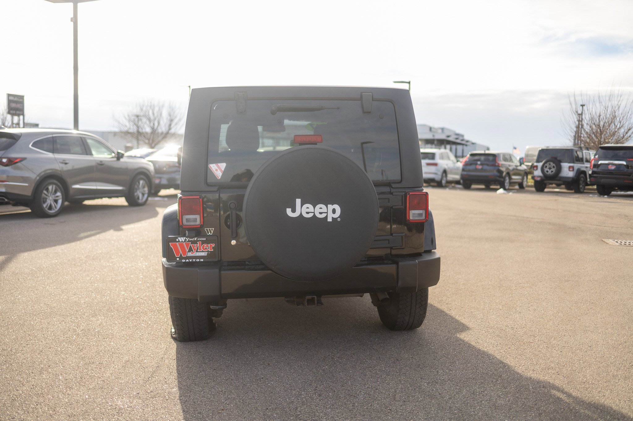 Used 2017 Jeep Wrangler Unlimited Sahara w/ Connectivity Group image 11