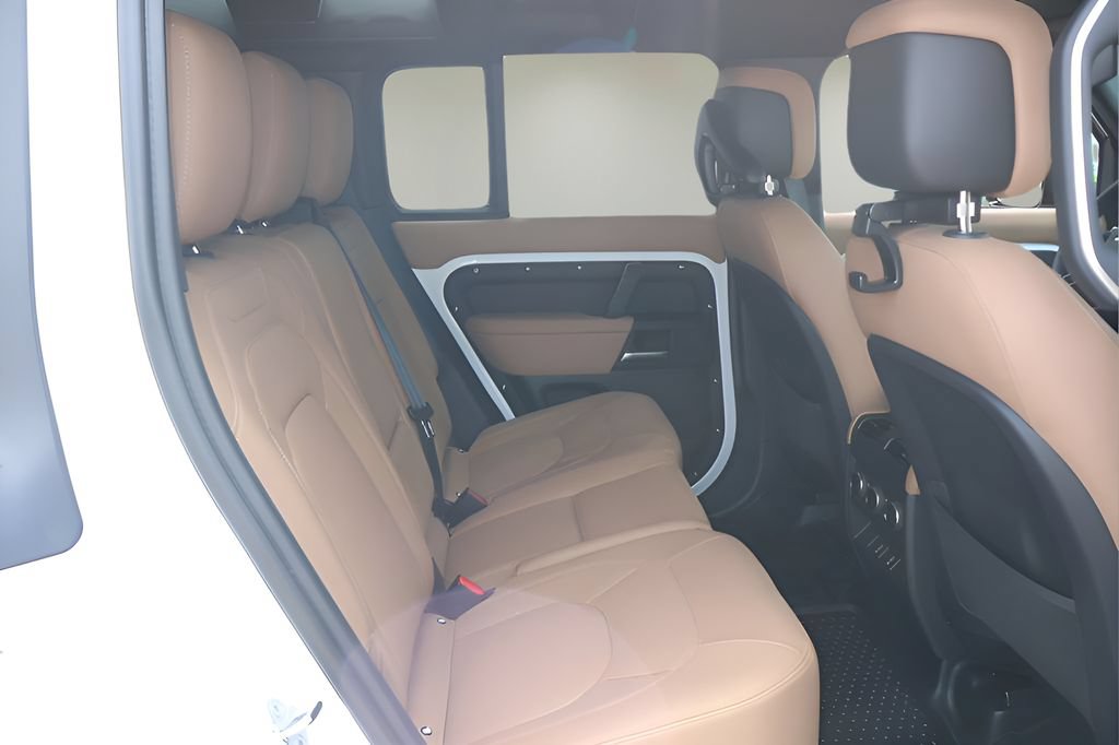 New 2026 Land Rover Defender 110 X-Dynamic SE AWD/4WD image 16