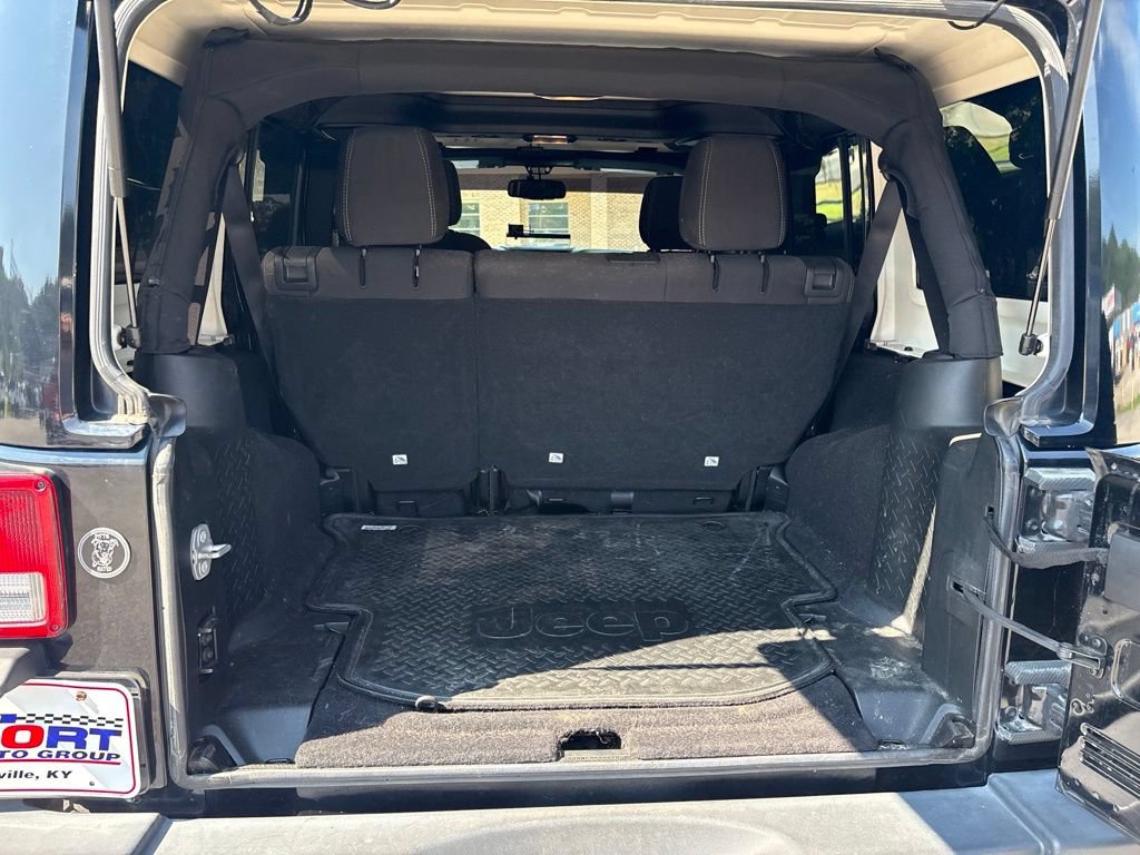 Used 2017 Jeep Wrangler Unlimited Rubicon w/ Connectivity Group AWD/4WD image 15