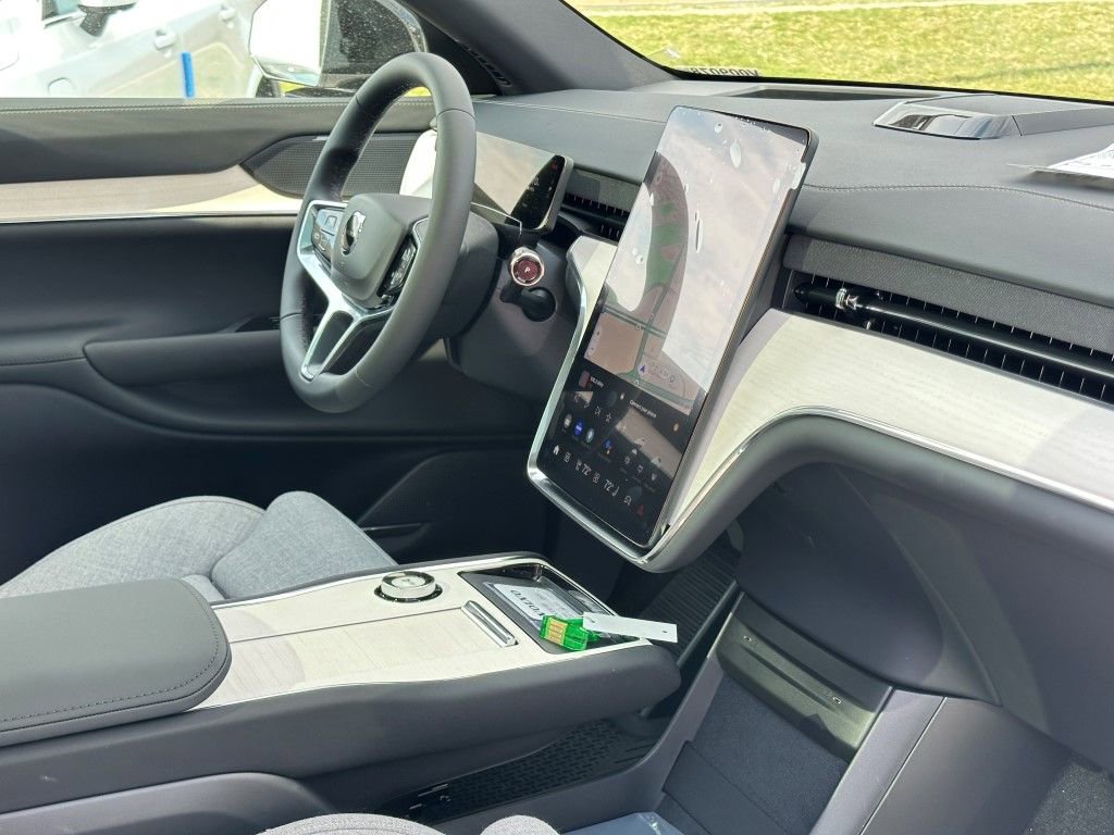 New 2025 Volvo EX90 Ultra image 11