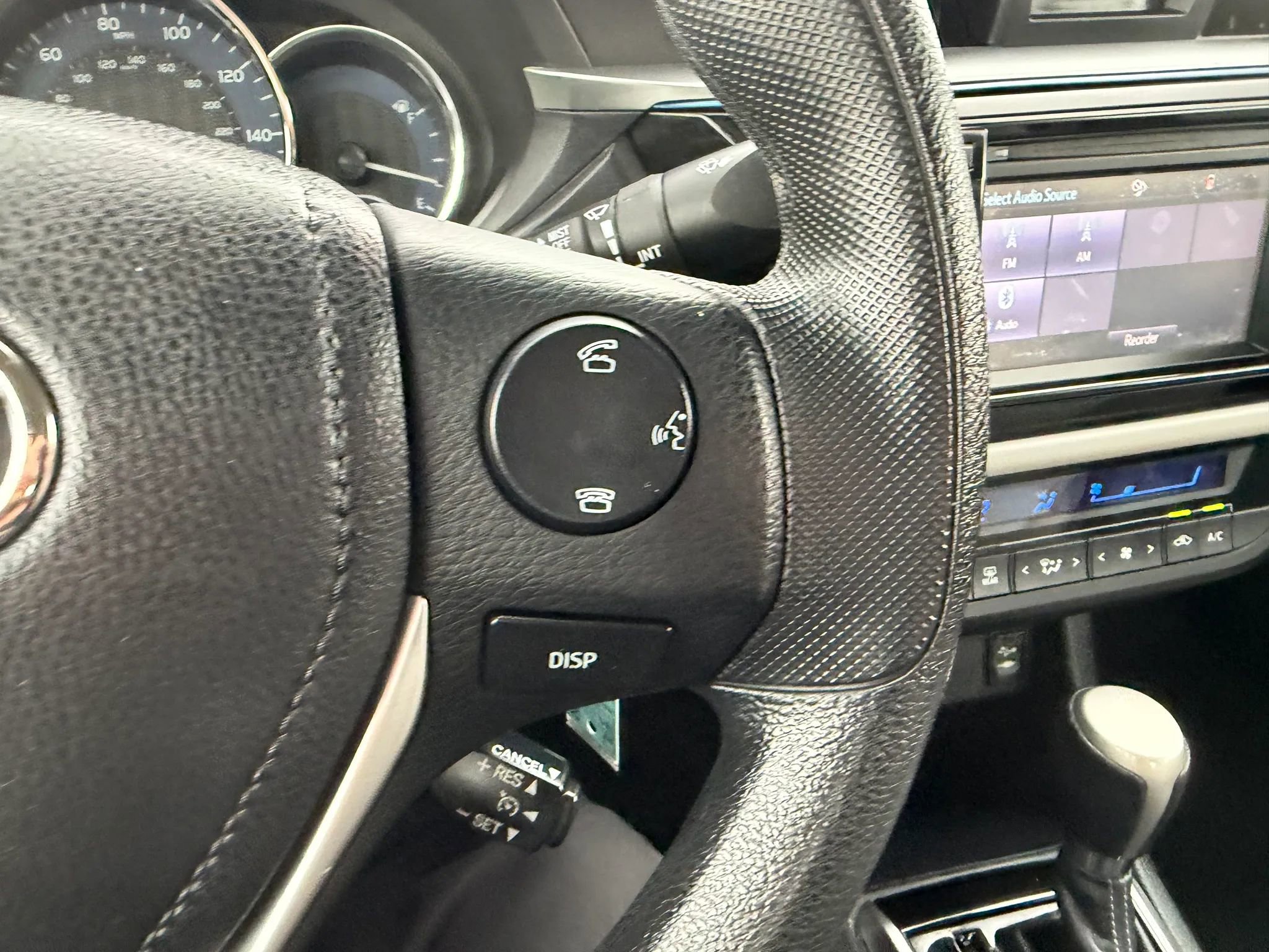 Used 2015 Toyota Corolla LE FWD image 24