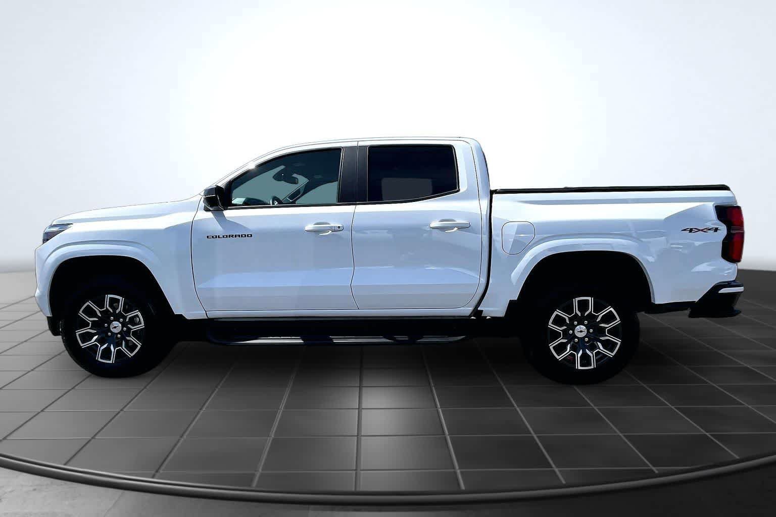 Used 2023 Chevrolet Colorado LT w/ LT Convenience Package III AWD/4WD image 3