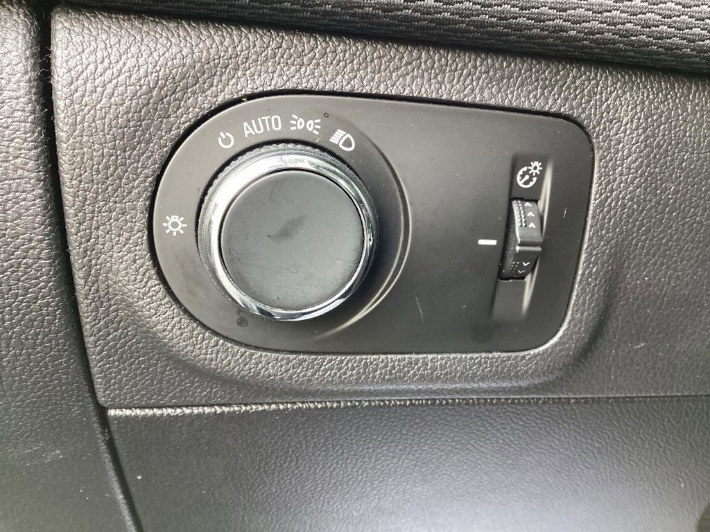 Used 2017 Chevrolet Cruze LT w/ Convenience Package image 22