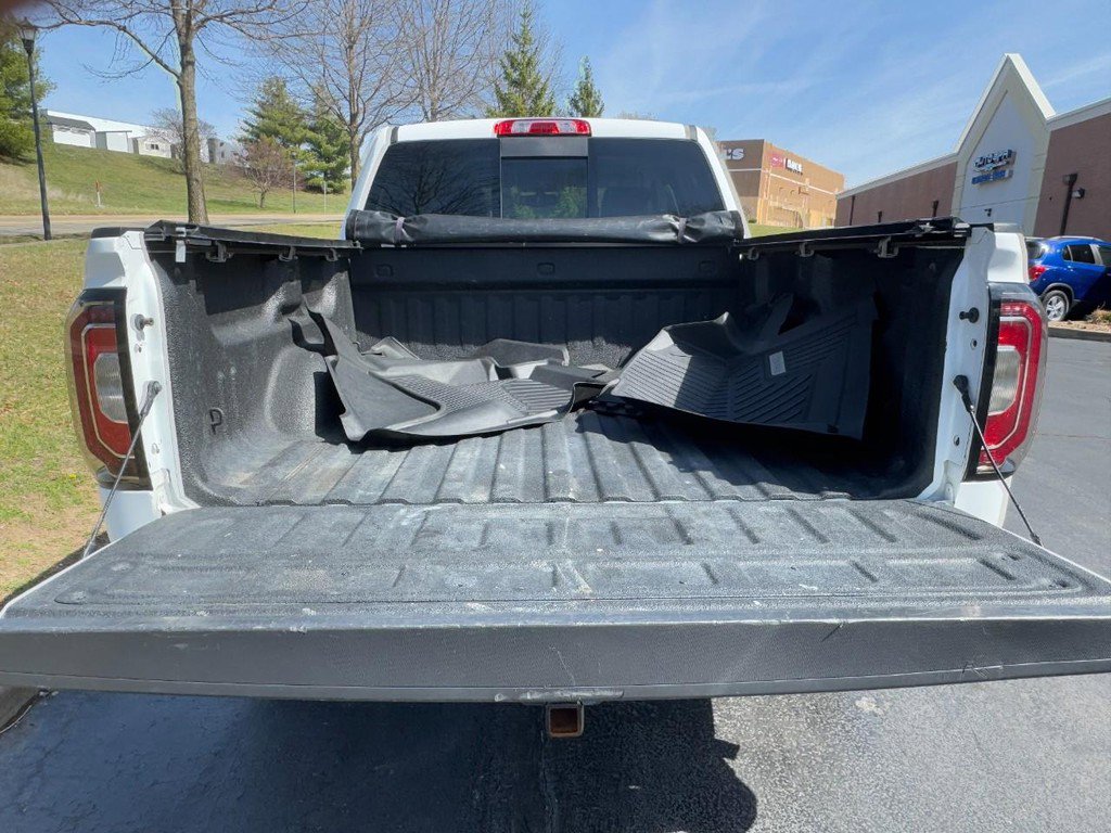 Used 2018 GMC Sierra 1500 SLT w/ SLT Premium Package image 9