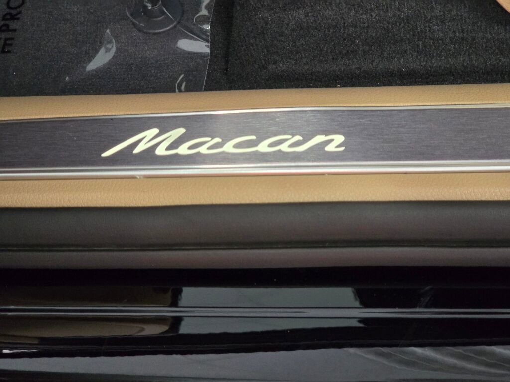 Certified 2025 Porsche Macan image 49