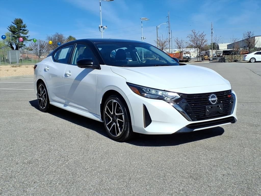 Used 2024 Nissan Sentra SR w/ SR Premium Package image 2