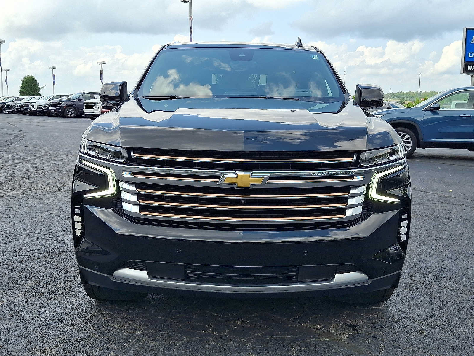 Used 2024 Chevrolet Tahoe High Country w/ Advanced Technology Package AWD/4WD image 2