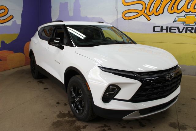 Used 2024 Chevrolet Blazer LT w/ Convenience Package FWD image 4