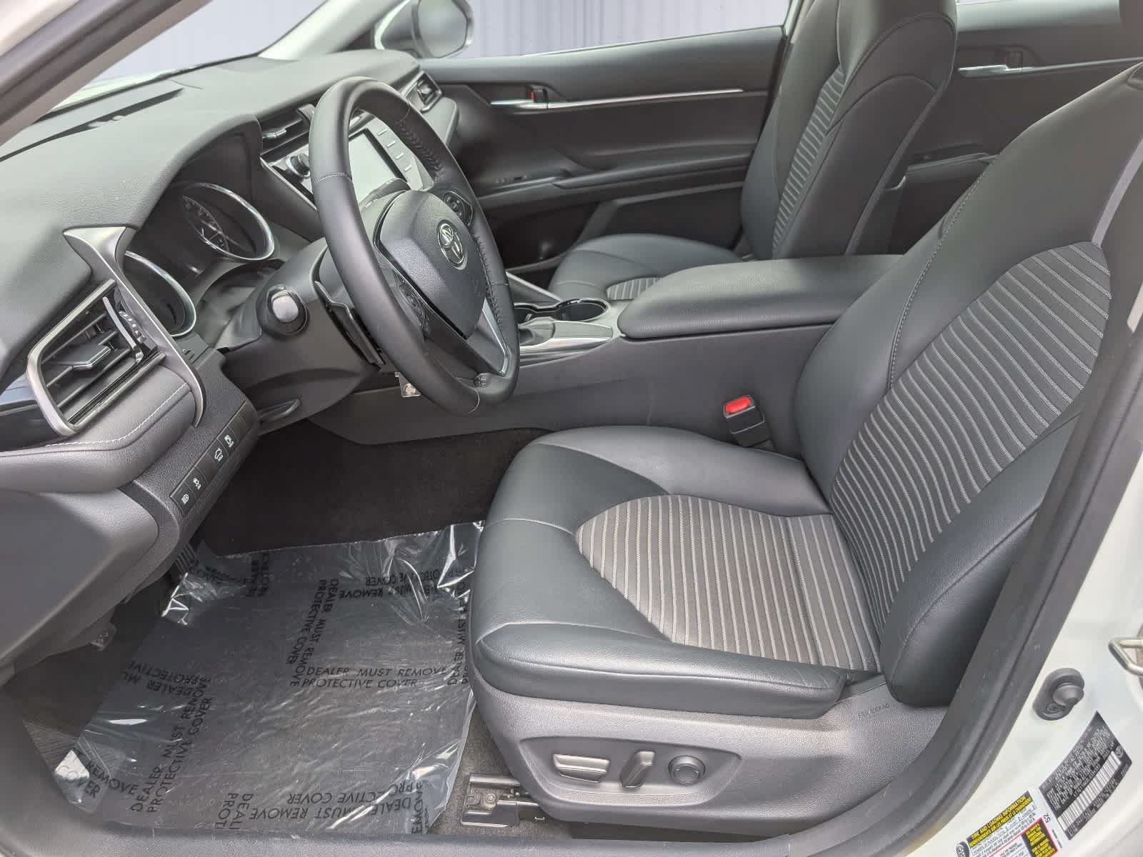 Used 2020 Toyota Camry SE FWD image 15