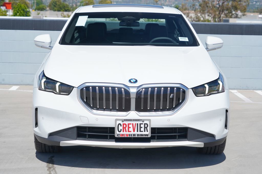 New 2026 BMW i5 eDrive40 image 2