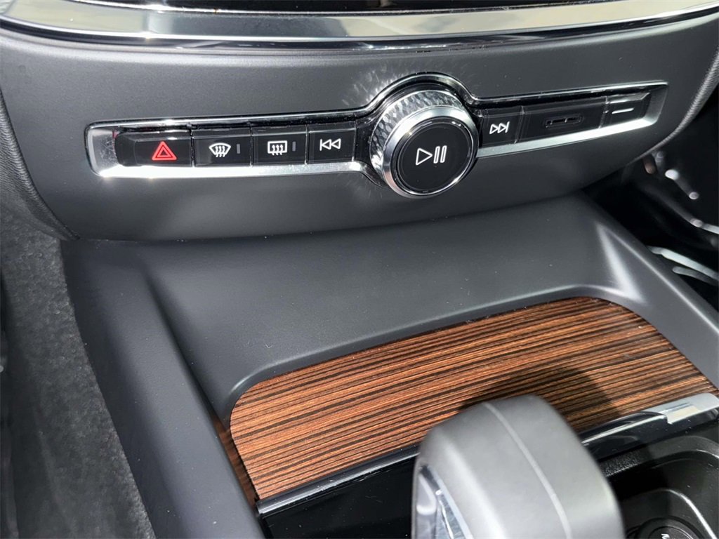 Used 2024 Volvo S60 B5 Plus image 24