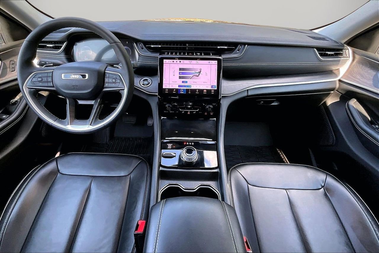 Certified 2023 Jeep Grand Cherokee Limited w/ MOPAR Finishing Package AWD/4WD image 15