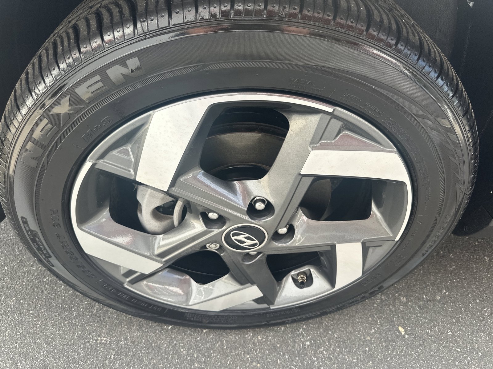 Used 2025 Hyundai Venue SEL FWD image 31