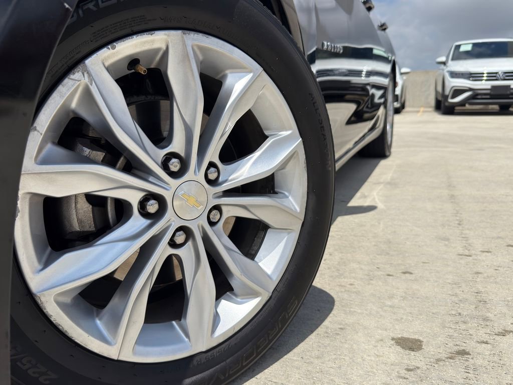 Used 2021 Chevrolet Malibu LT FWD image 4