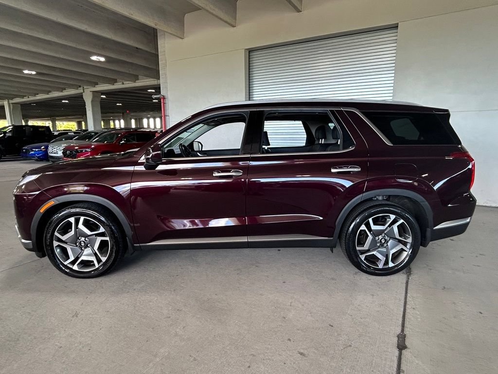 Used 2024 Hyundai Palisade Limited FWD image 2