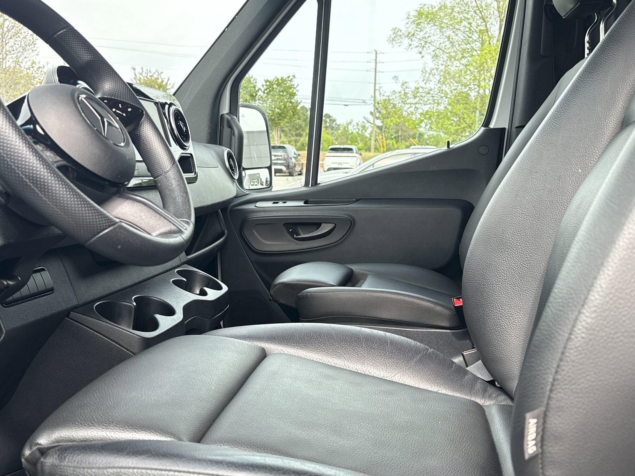 Used 2025 Mercedes-Benz Sprinter 2500 image 18