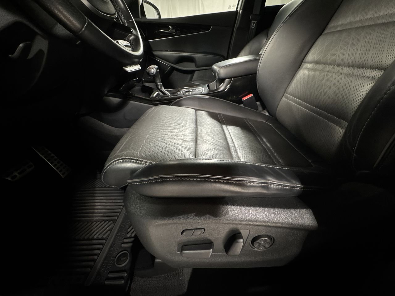 Used 2019 Kia Sorento SX image 18