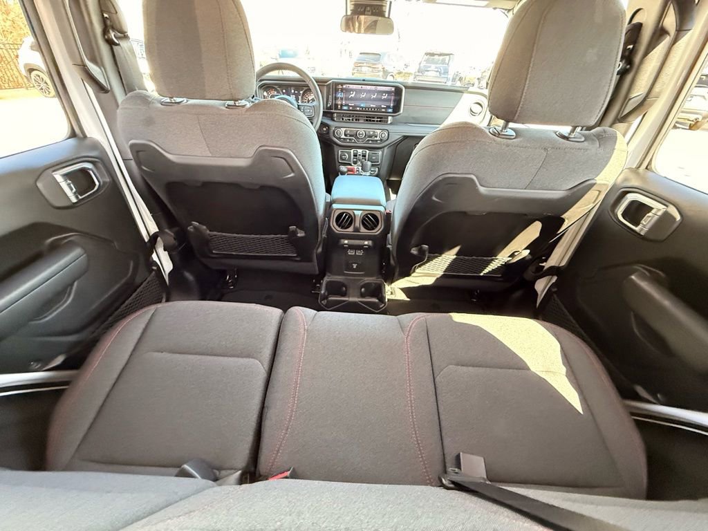 Used 2025 Jeep Wrangler Unlimited Rubicon image 38