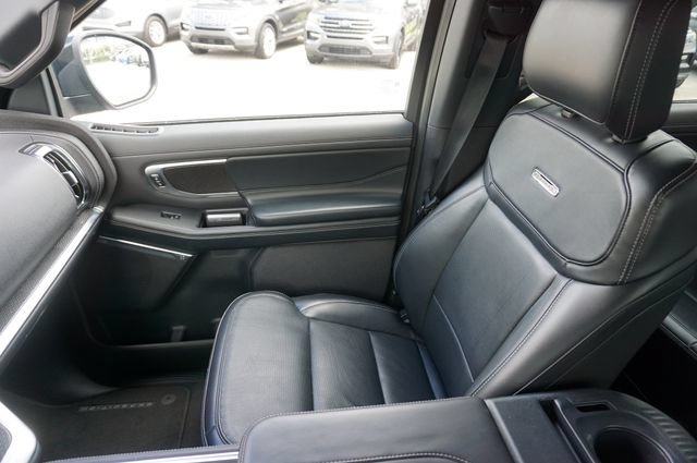 Used 2025 Ford Expedition Platinum w/ Stealth Performance Package AWD/4WD image 38