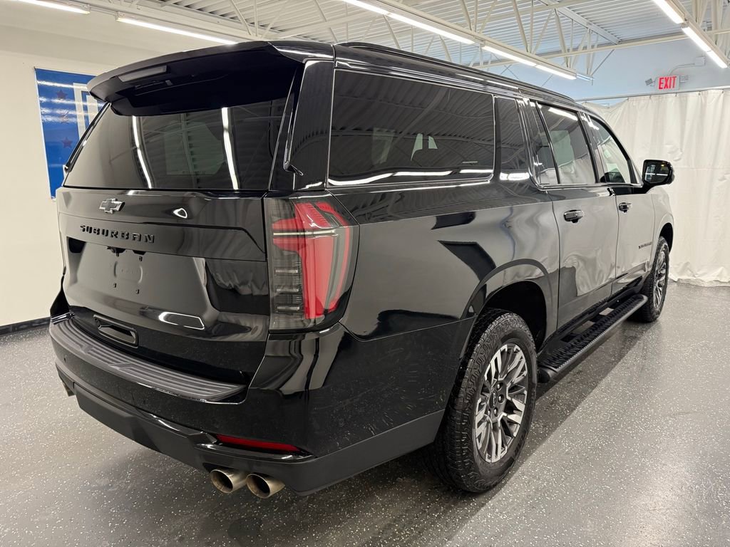 Used 2025 Chevrolet Suburban Z71 image 2