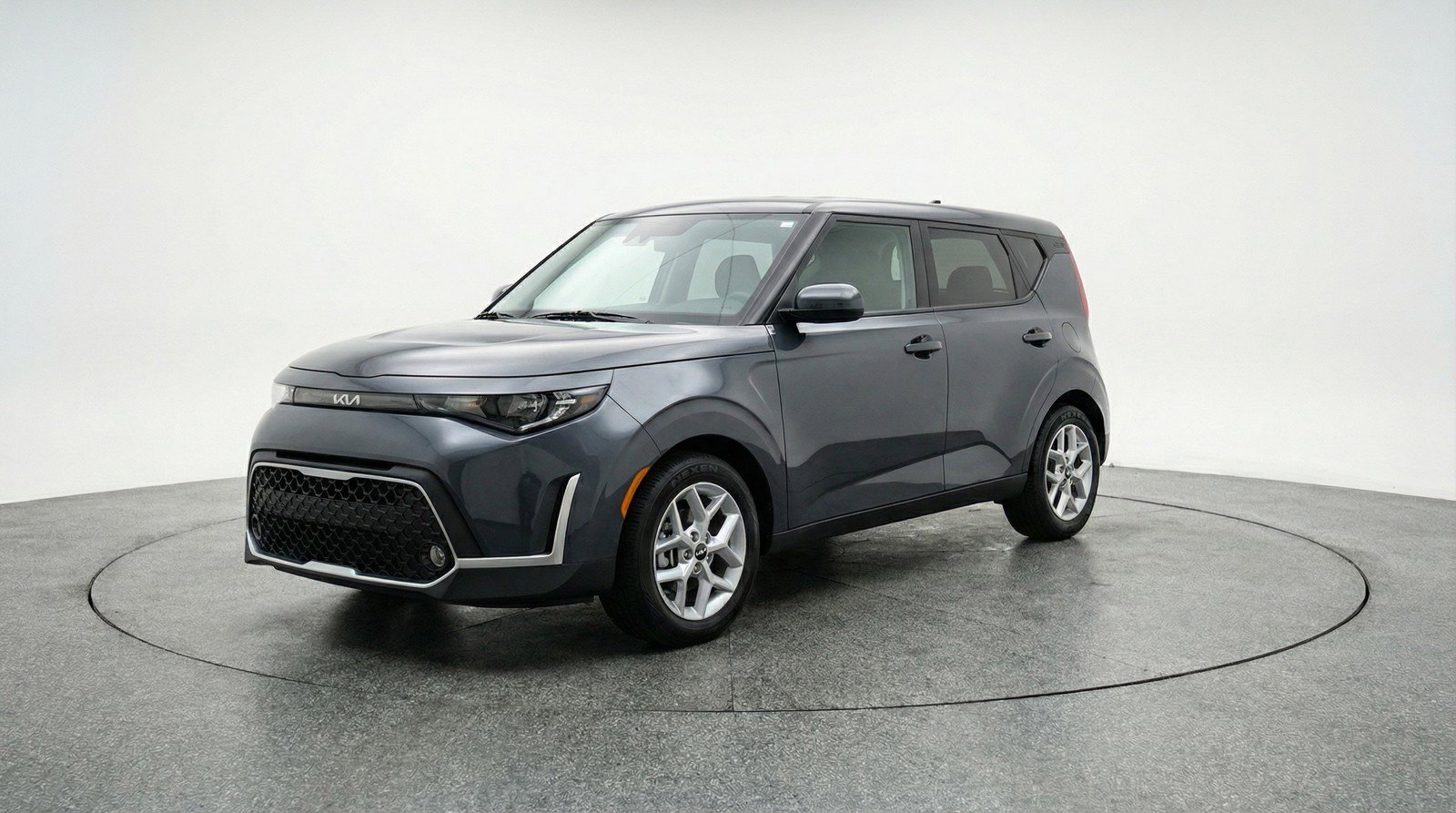 Used 2025 Kia Soul LX w/ LX Technology Package FWD image 3