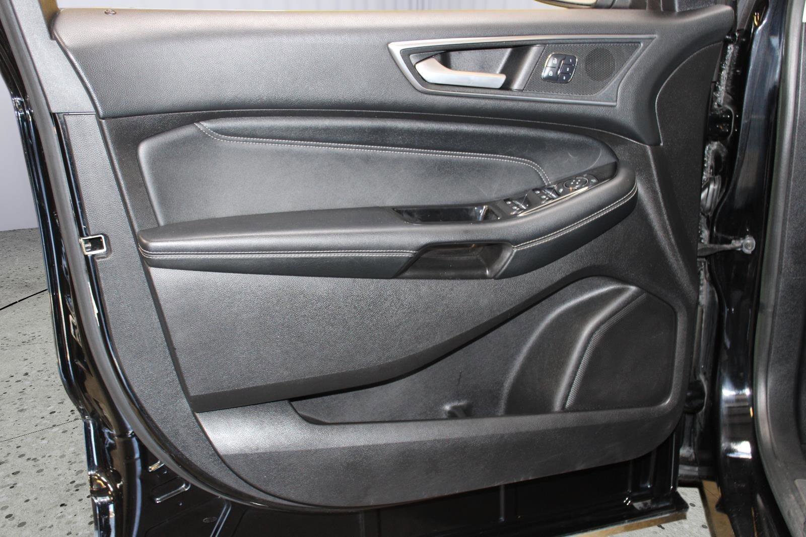 Used 2017 Ford Edge Titanium image 44